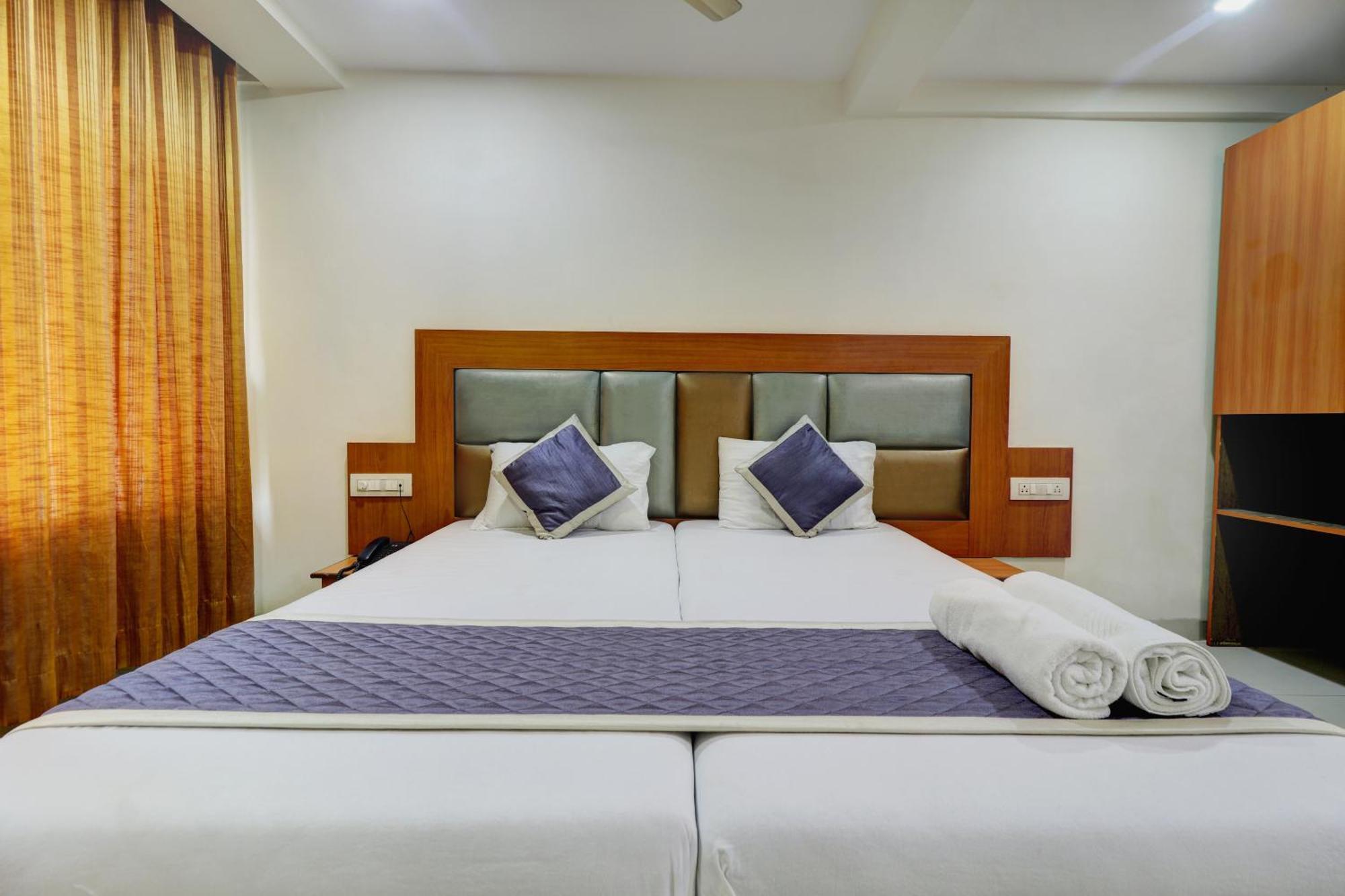 Hotel New Sarovar Grand 潘韦尔 外观 照片