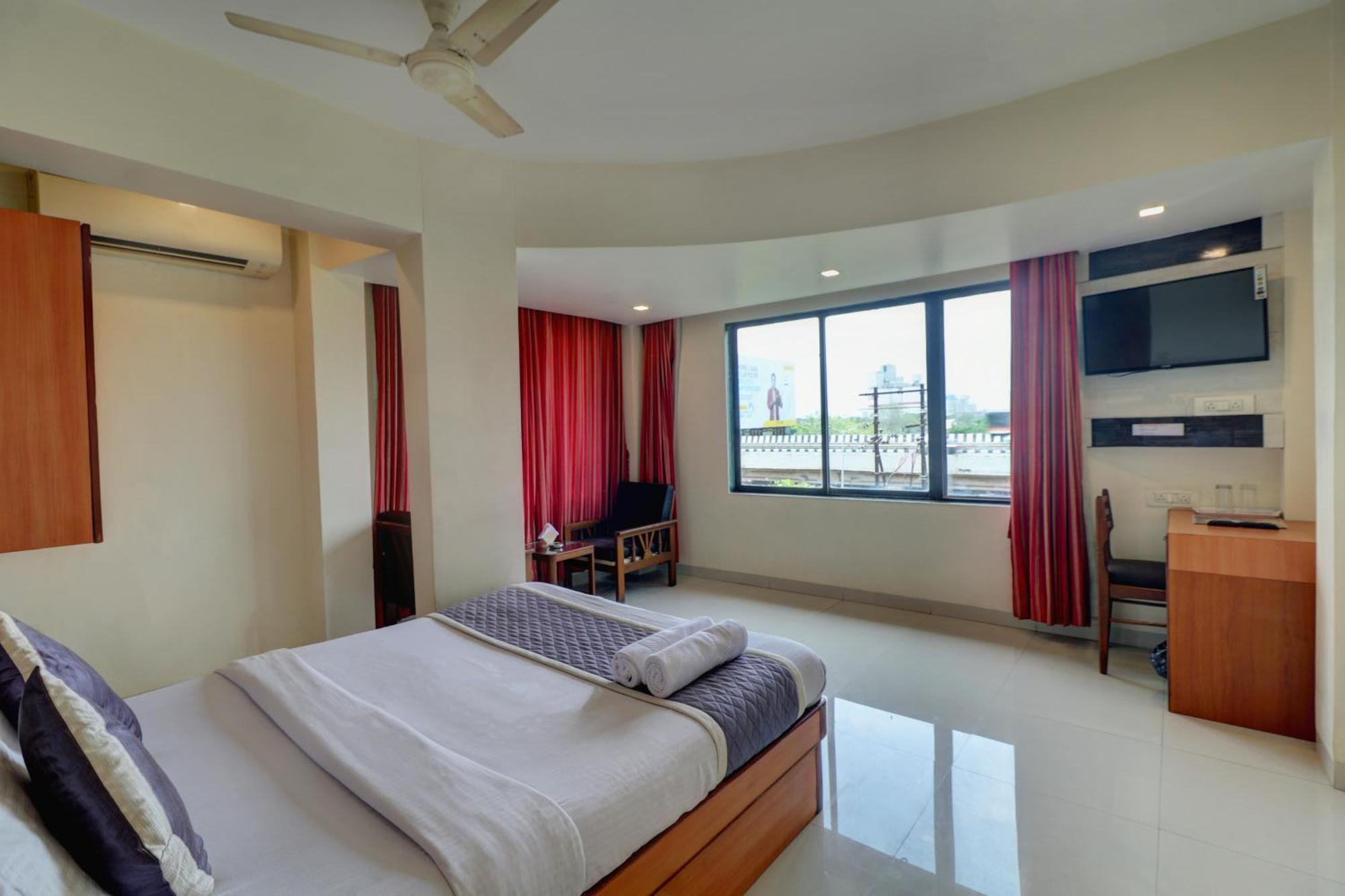 Hotel New Sarovar Grand 潘韦尔 外观 照片