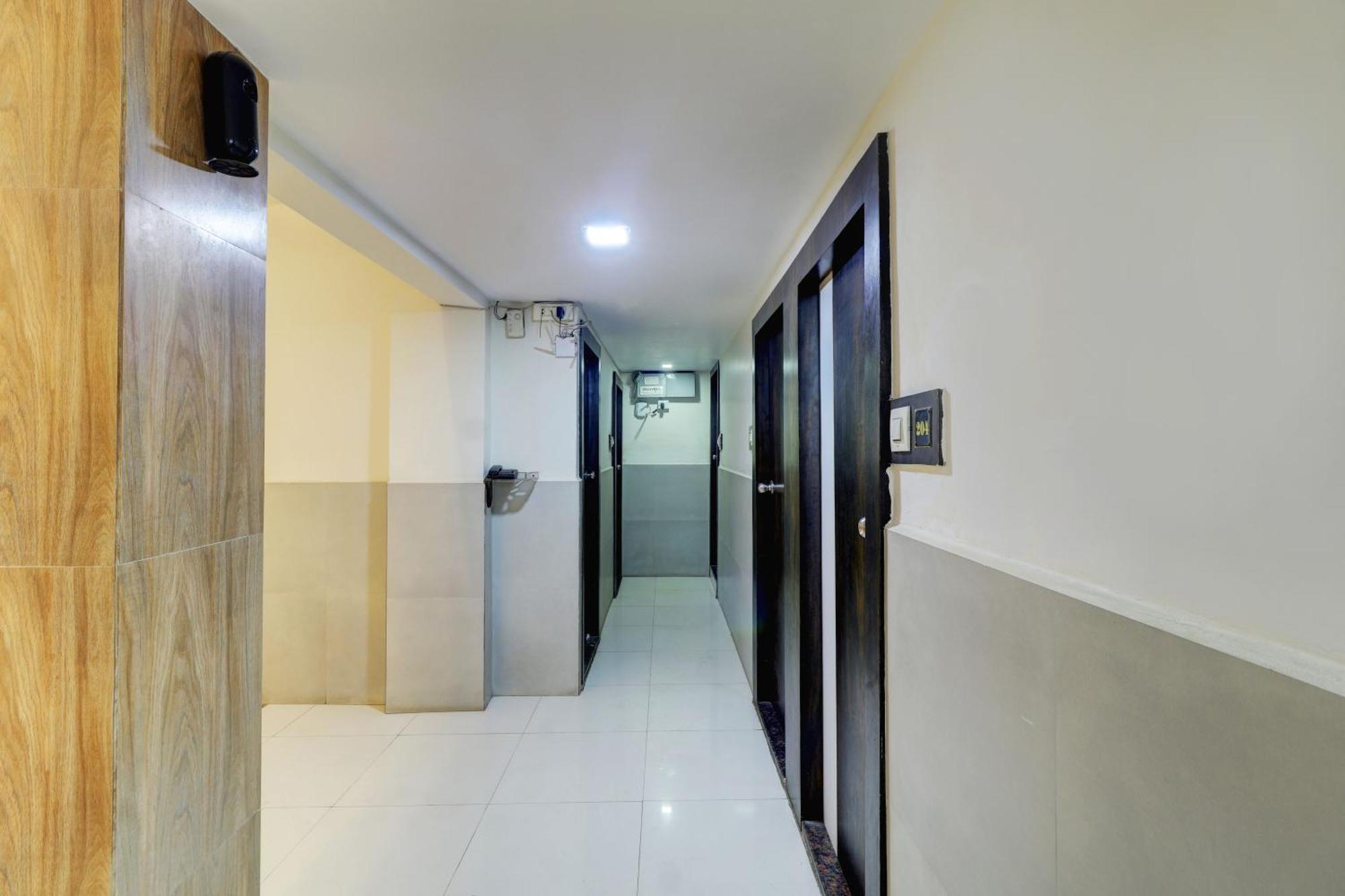 Hotel New Sarovar Grand 潘韦尔 外观 照片